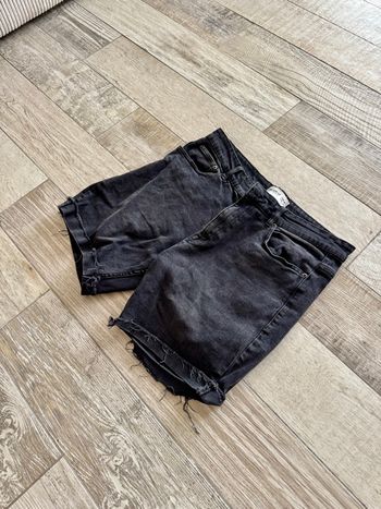 Short en jean noir Pull & Bear – Taille 44 FR / 34 US