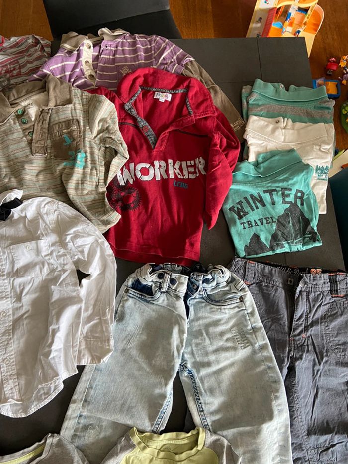 Gros lot de vêtements garçon 5 ans - photo numéro 3