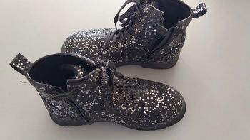 Bottines noires à étoiles argentées en 35