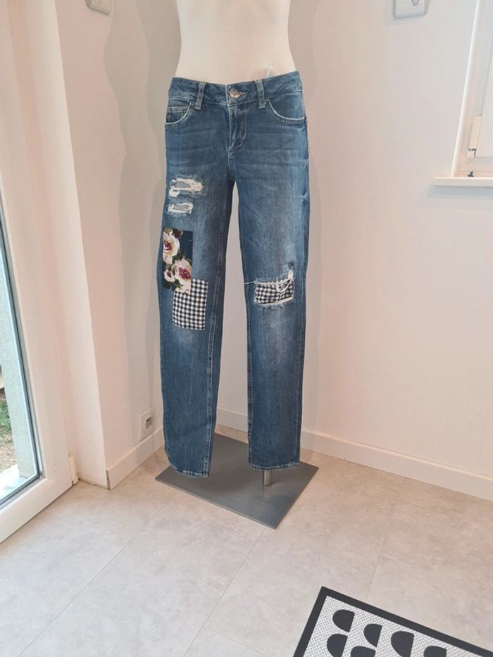 Jeans troué taille 27 soit 36-38