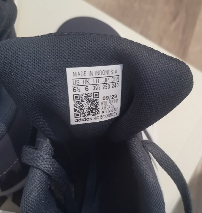 Baskets Adidas. - photo numéro 4