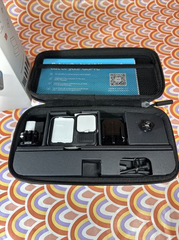 NEUF Caméra d'action GOPRO HERO13 noire 5,3K / 2 batteries / carte 128 Go / étui de transport