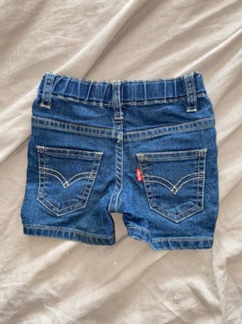 Short levis. 12 mois