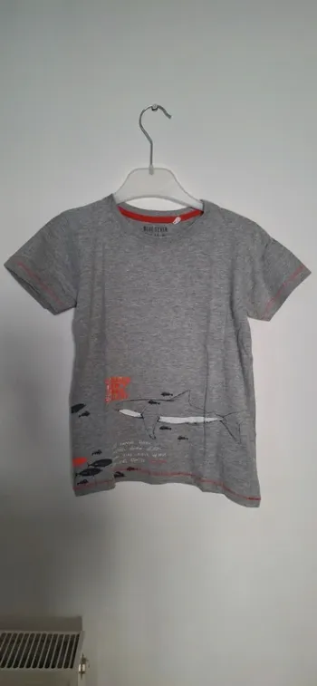 🌟T-shirt Gris à Motif de Requin Blue Seven🌟