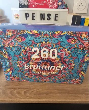 Brutfuner 260 crayons de couleurs neuf 
