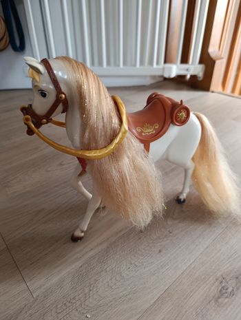 Cheval maximus de raiponce Disney