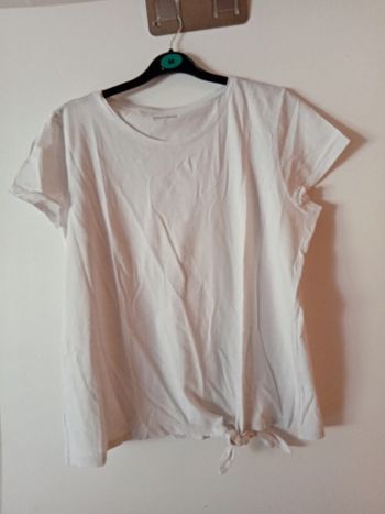 Tee-shirt manches courtes blanc.  TBE. Taille L