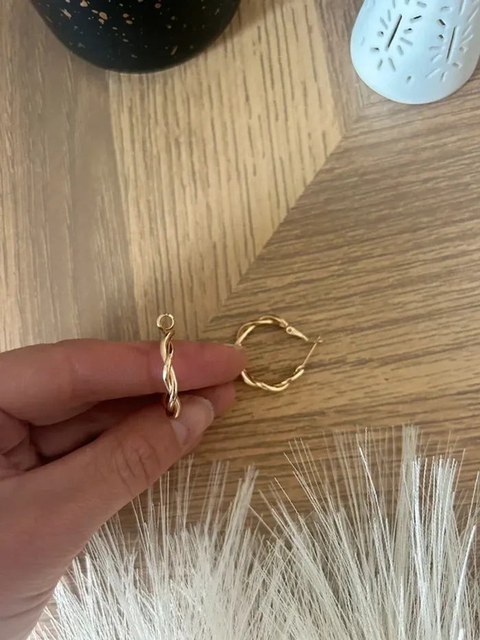 Jolie paire de petits anneaux, créoles torsadés dorés – Neufs - photo numéro 4