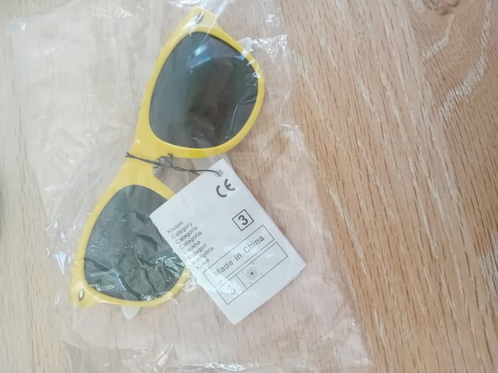 Lunettes de soleil - Neuves