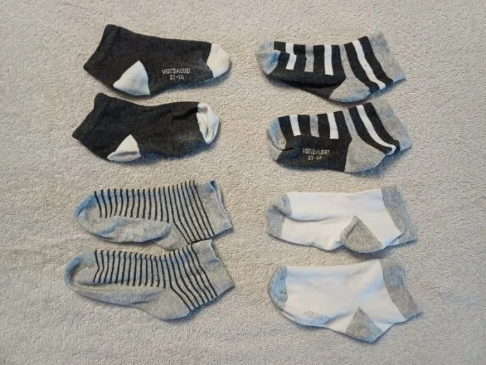 Lot de 4 paires de chaussettes Vertbaudet 27-30 (réf perso V96) (familleac72)