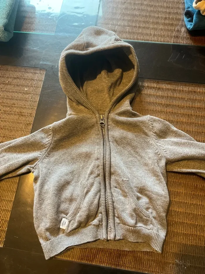 Gilet gris 12 mois