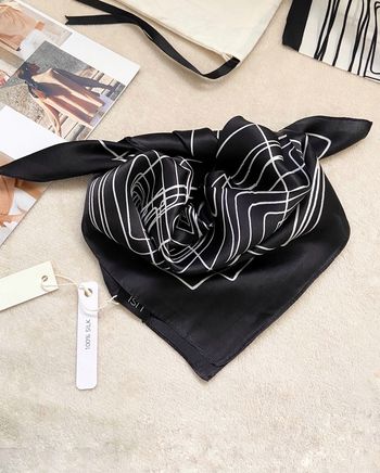 Carré de soie vintage chic 100% soie