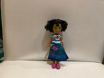 Poupée mirabel encanto