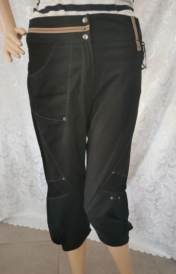 Pantacourt noir et beige (taupe)  T.36. La Mode Est À Vous