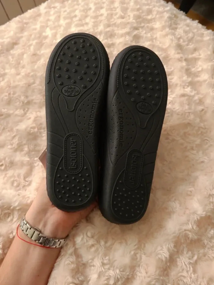 Pantoufle femme isotoner Taille 36 NEUVE - photo numéro 6