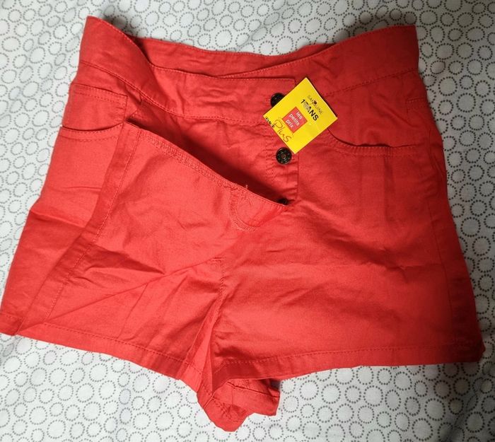 Jupe short neuve - photo numéro 2