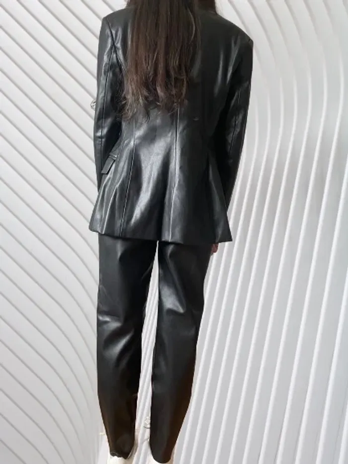Ensemble tailleur blazer + pantalon ceinturée Zara en similicuir Taille XS/S - photo numéro 4