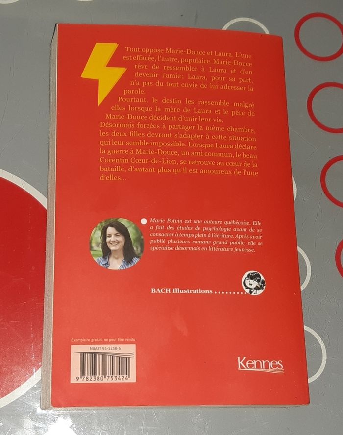 Livre les filles modèles Tome 1 - photo numéro 2
