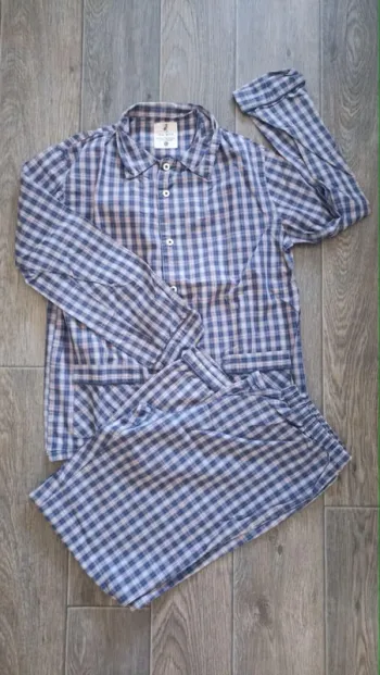 pyjama 2 pièces mi-saison 10 ans CFK Monoprix à carreaux bleu marine et rouge très bon état