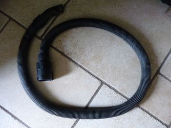 tuyau aspirateur piece flexible noir petit electromenager TBE