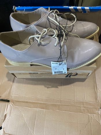 chaussures vernies neuves