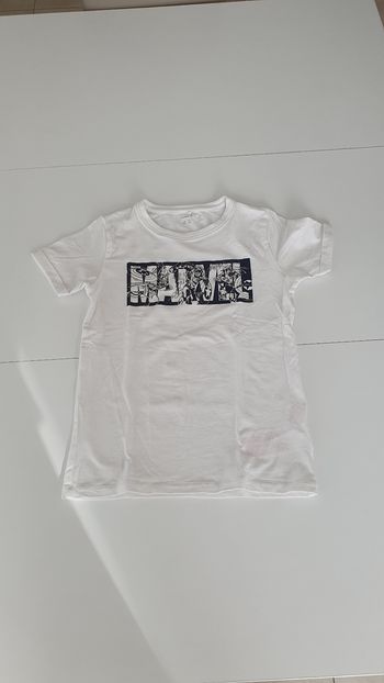 T shirt Marvel blanc en 8/9 ans
