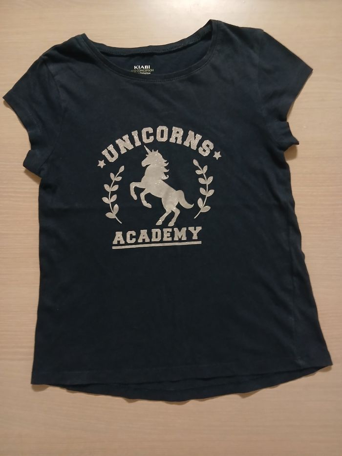 Tee shirt fille en coton taille 8 ans marque kiabi tres bonne etat