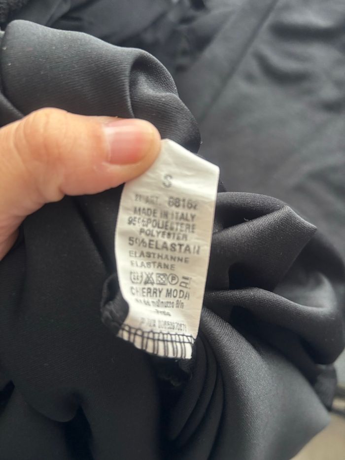 Robe noire dentelle - photo numéro 3