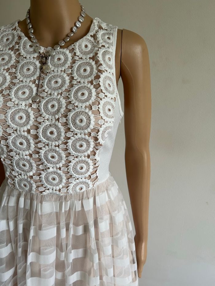 Robe blanche et beige sans manches Molly Bracken taille S jamais portée - photo numéro 4