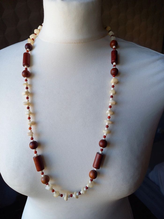 Collier fantaisie avec perles en bois