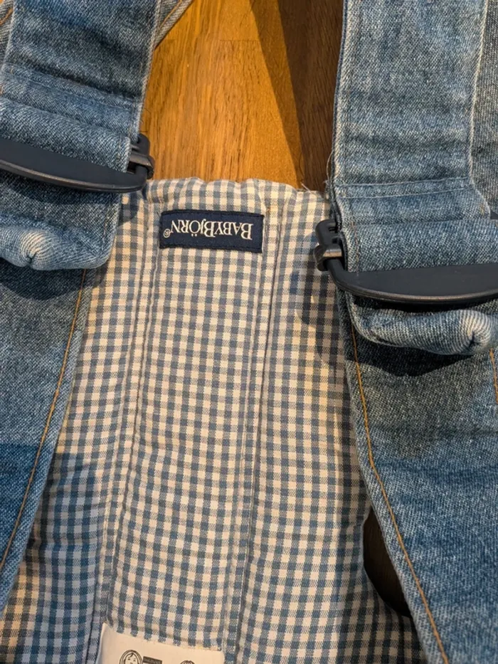 Porte bébé babybjorn en jean - photo numéro 4