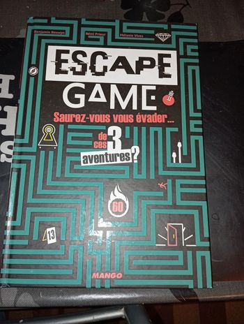Livre Escape game Paris 3 aventures Comme Neuf
