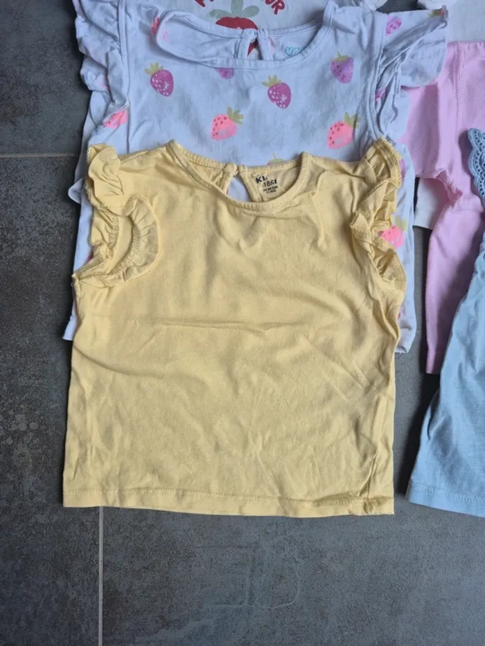 Lot tee-shirts 18 mois - photo numéro 2