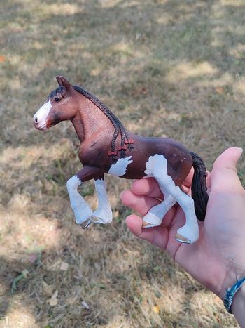 Figurine cheval Schleich marron et blanc