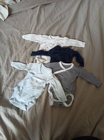 Lot 4 bodies 1 mois
