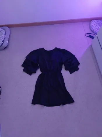 Très jolie robe chic