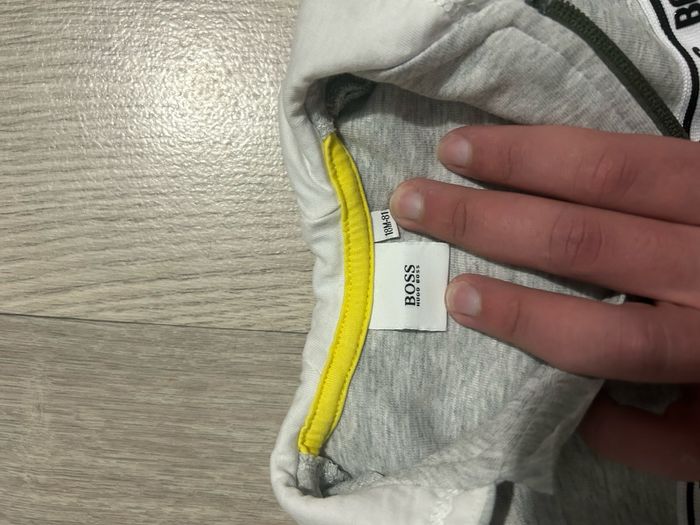 Sweat Hugo boss 18 mois - photo numéro 3