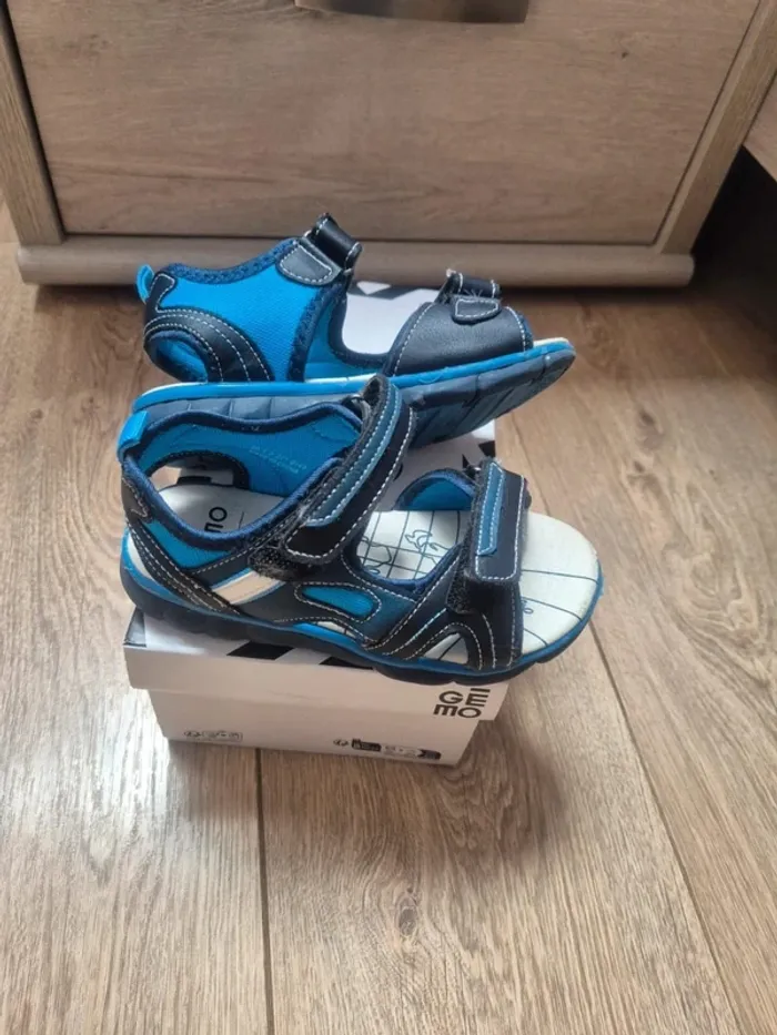 Chaussures sandales / nu-pieds gémo pointure 28 en très bon état - photo numéro 3