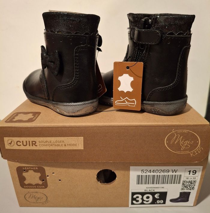 Bottes  cuir

Noir avec  petit  Nœud - photo numéro 2