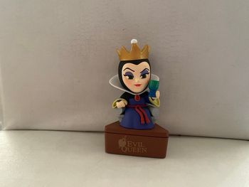 Figurine reine blanche neige 