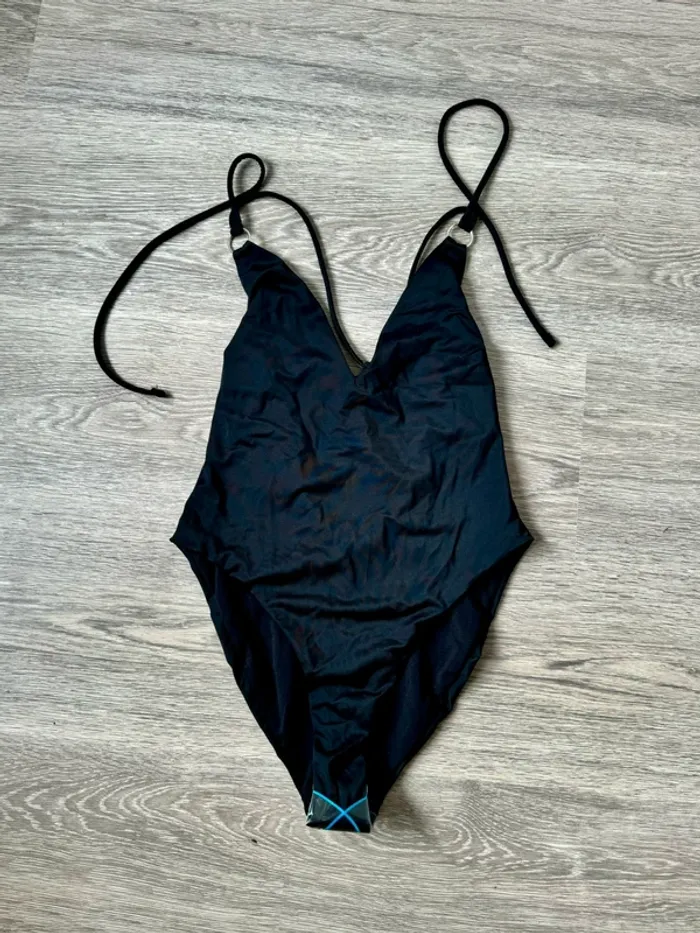 Maillot de bain 1 pièce noir Asos