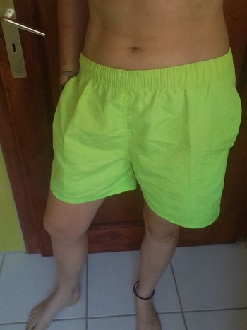 Short de bain femme jaune fluo