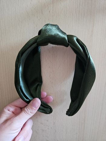 Serre tête noeud vert brillant