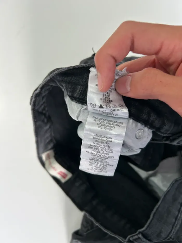 Jean Levi's Femme Noir W29 L29 | Slim Taper Troué | Taille FR40 | Très Bon État BP39 - photo numéro 6