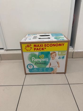 62 couches Pampers taille 6