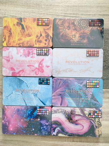Lot de 8 palettes de fards à paupières