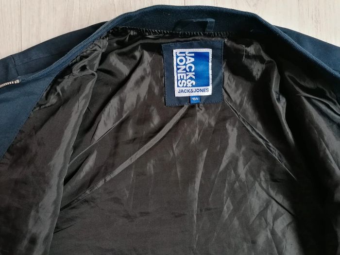 Veste Jack&Jones 
Taille 14 ans - 164cms
Comme neuve Très peu portée - photo numéro 4