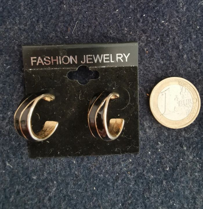 Anneaux noirs et dorés - photo numéro 2