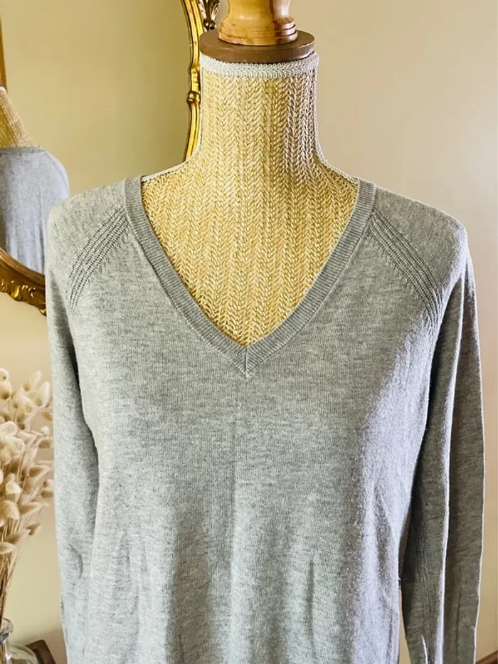 sublime Pull fin gris col v Gap taille S manches longues details cotes - photo numéro 3