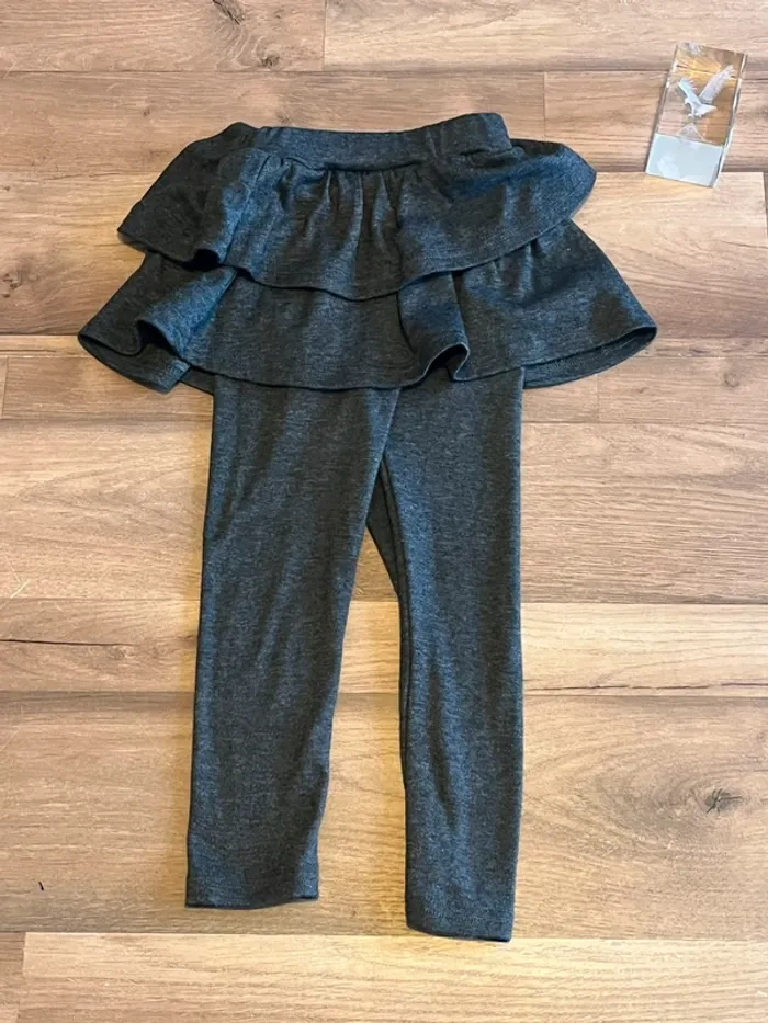 Je vend un legging jupe fille taille 5 ans très bon état